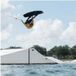 WAKEBOARD SLINGSHOT VOLT 2023 -Équipement D'Eau planche slingshot volt 8 10 08 2022 17 29 46