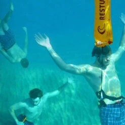 SYSTEME DE SAUVETAGE RESTUBE BEACH -Équipement D'Eau restube basic hd6 09 11 2015 10 58 59