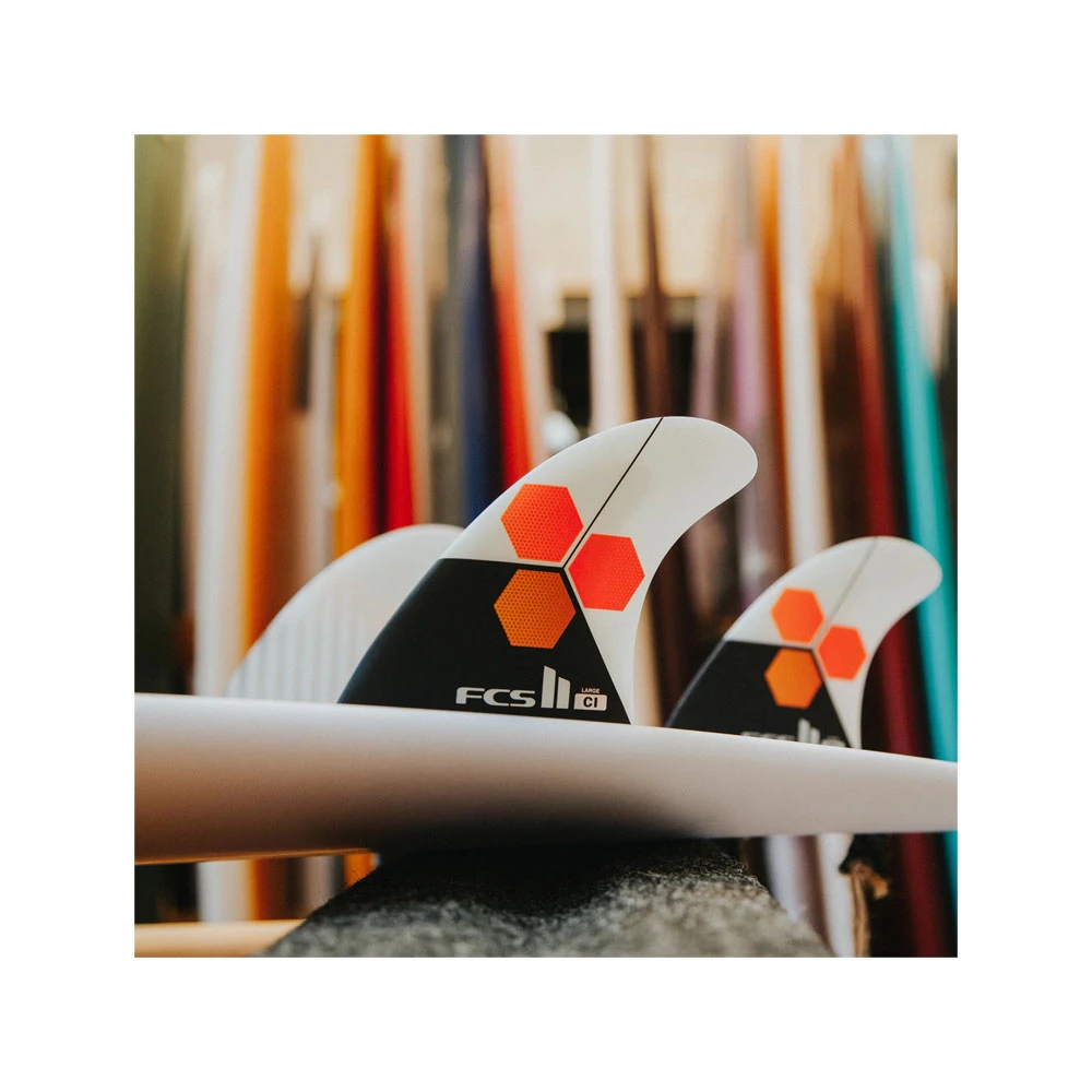 Ailerons SURF FCS II CHANNEL ISLANDS PERFORMER Medium Blanc Set De 3 3 Ailerons SURF FCS II CHANNEL ISLANDS PERFORMER Medium Blanc Set De 3 – Image 3