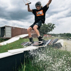 WAKEBOARD SLINGSHOT BEARDEN 2023 10 WAKEBOARD SLINGSHOT BEARDEN 2023 -Équipement D'Eau sans titre 65 11 08 2022 10 19 39