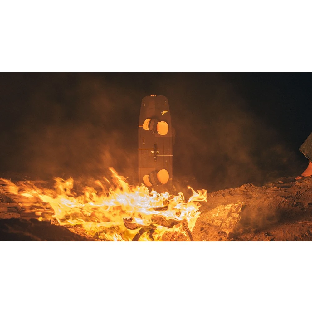 Planche F-one Trax Hrd Carbon Series 2023 2 Planche F-one Trax Hrd Carbon Series 2023 – Image 2